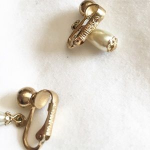 Sarah Coventry Jewelry - SARAH COVENTRY 80S DROP FAUX PEARL EARRINGS Sarah Coventry Jewelry - SARAH COVENTRY 80S DROP FAUX PEARL EARRINGS